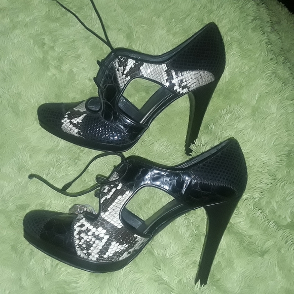 STUART WEITZMAN SNAKESKIN STILETTO SHOE BOOTIES 7 - Picture 2 of 6